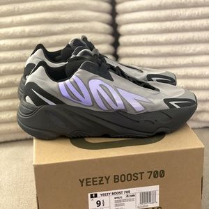 Yeezy 700 MNVN Geode